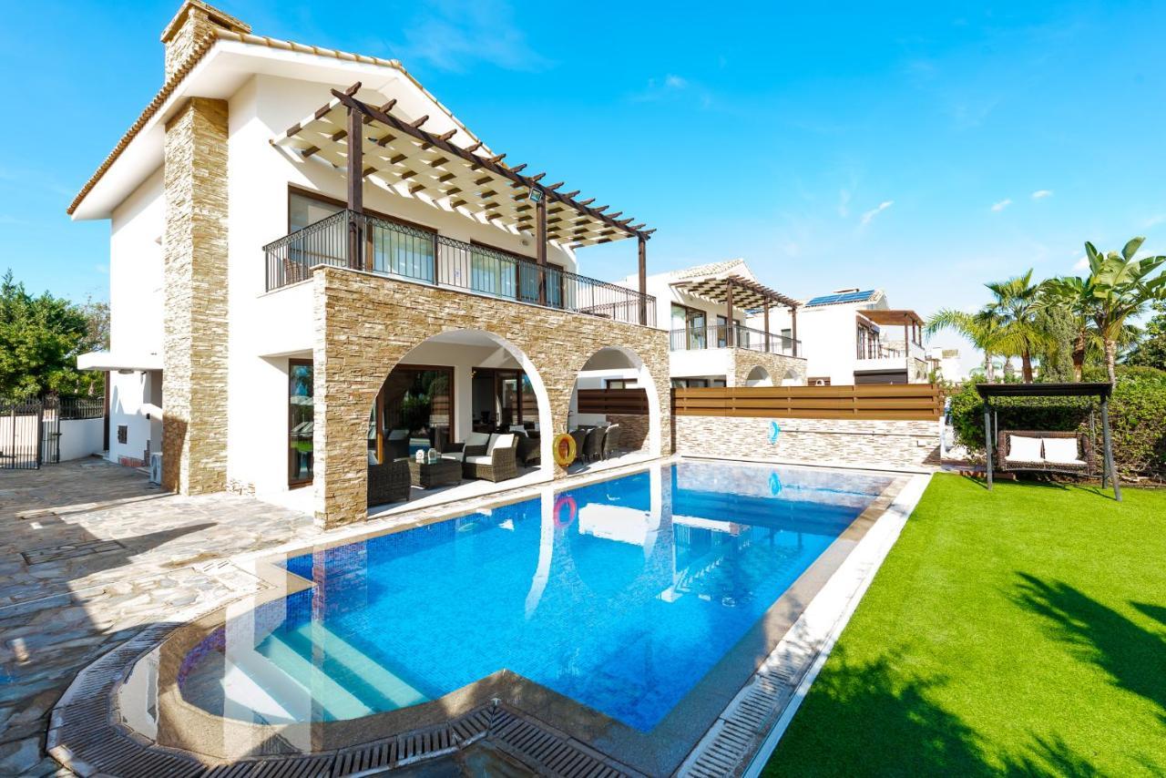 Sea Front Oceanus H2 By Ezoria Villas ไอยานาปา ภายนอก รูปภาพ