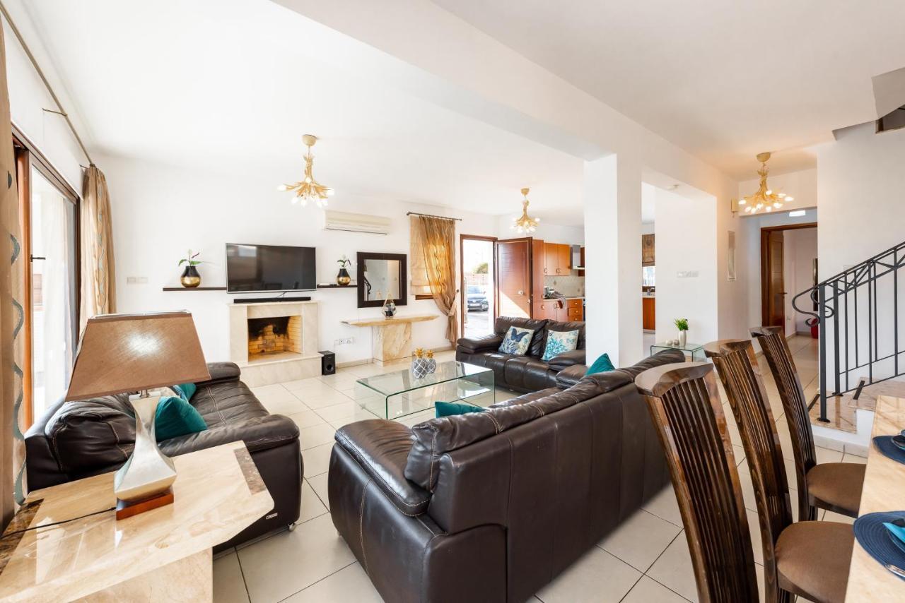 Sea Front Oceanus H2 By Ezoria Villas ไอยานาปา ภายนอก รูปภาพ